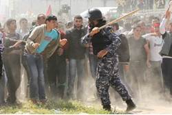 Hamas forces prevent Palestinian protesters from reaching southern Israel